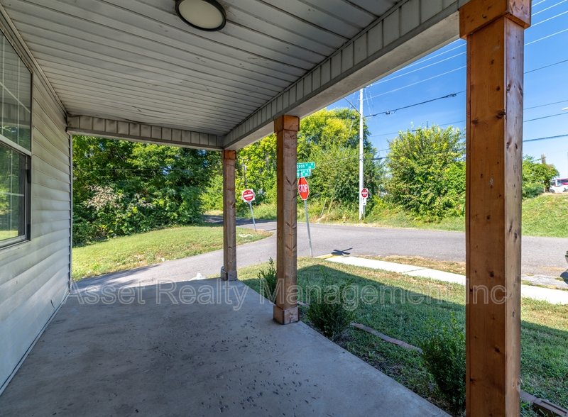 2200 Parkview Avenue property image