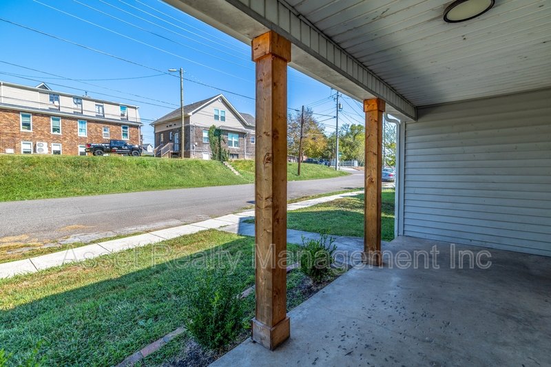 2200 Parkview Avenue property image
