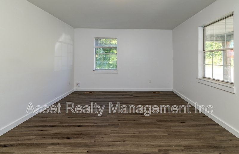 2200 Parkview Avenue property image