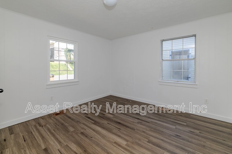 2200 Parkview Avenue property image