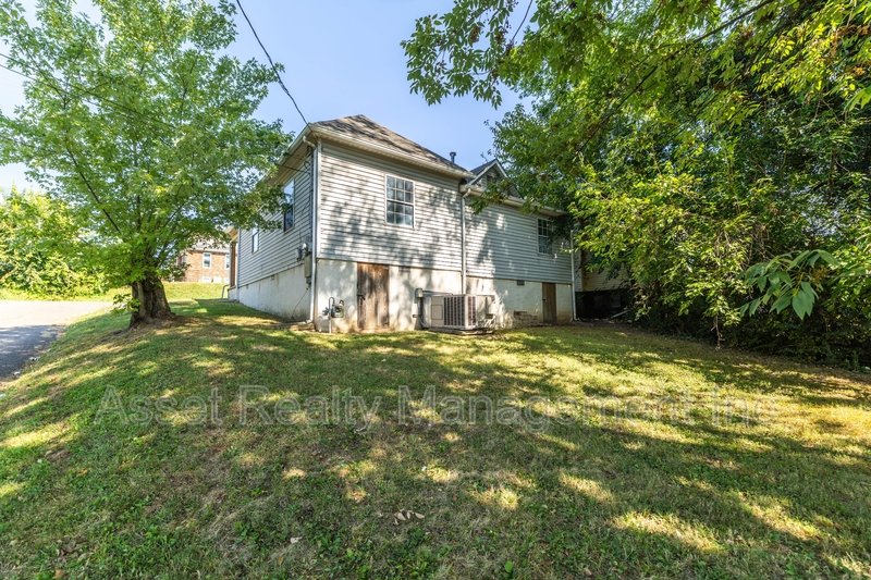 2200 Parkview Avenue property image