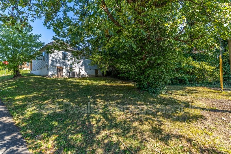 2200 Parkview Avenue property image