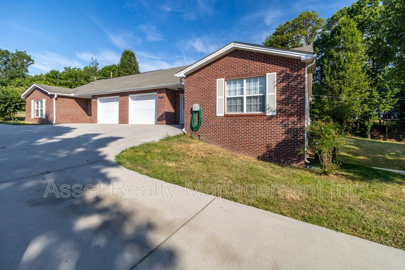 4622 Ventura Drive - 4624 property image