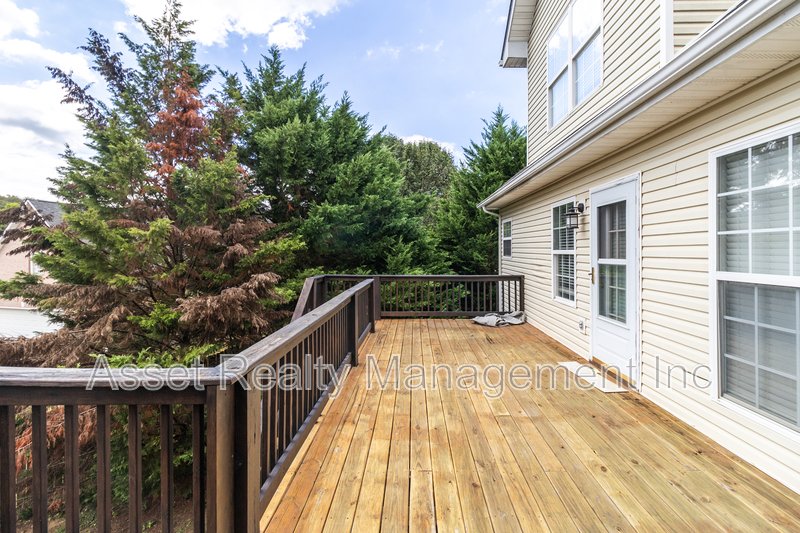 1100 Winterberry Lane property image