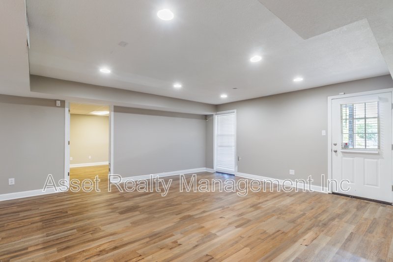 1100 Winterberry Lane property image