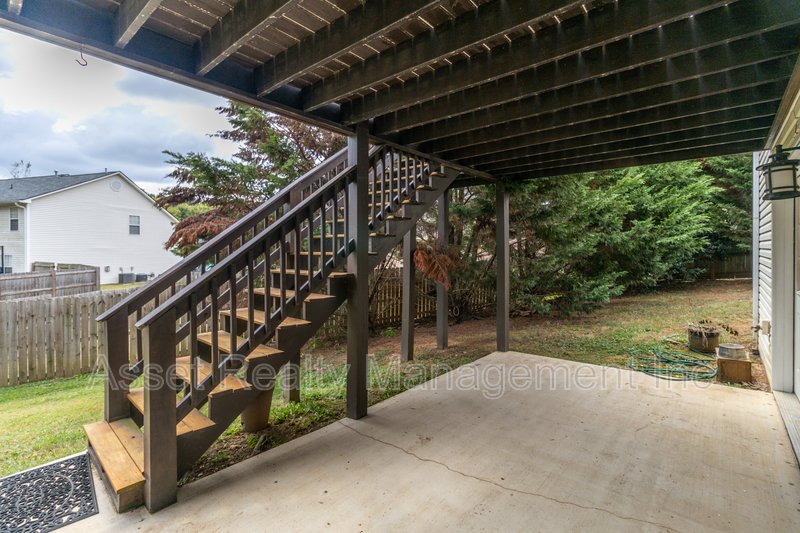 1100 Winterberry Lane property image