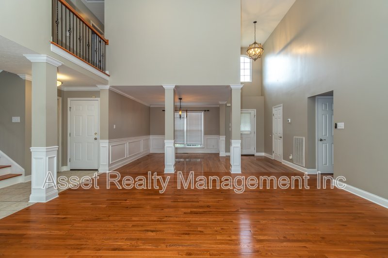 1100 Winterberry Lane property image