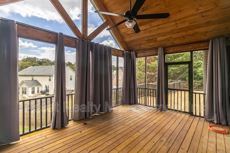 1100 Winterberry Lane property image