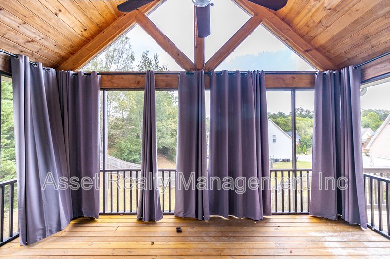 1100 Winterberry Lane property image