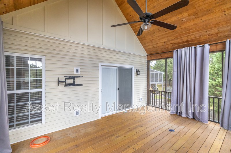 1100 Winterberry Lane property image