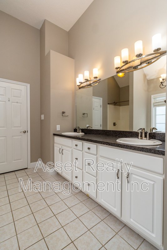 1100 Winterberry Lane property image