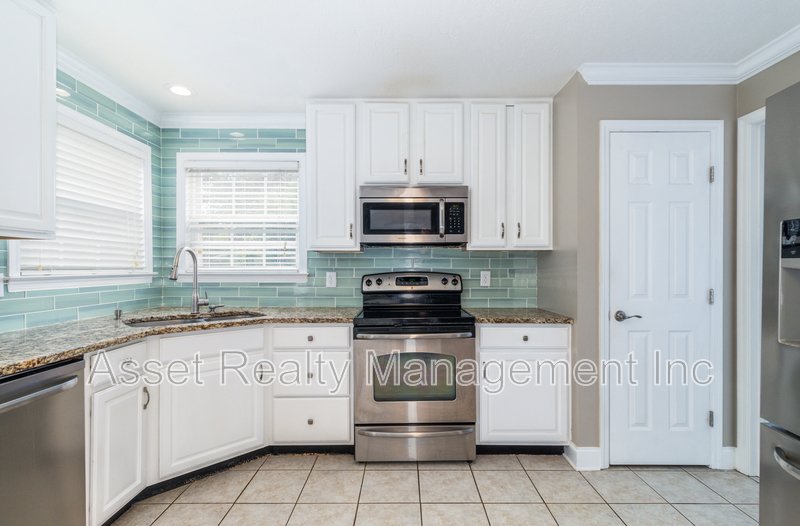 1100 Winterberry Lane property image