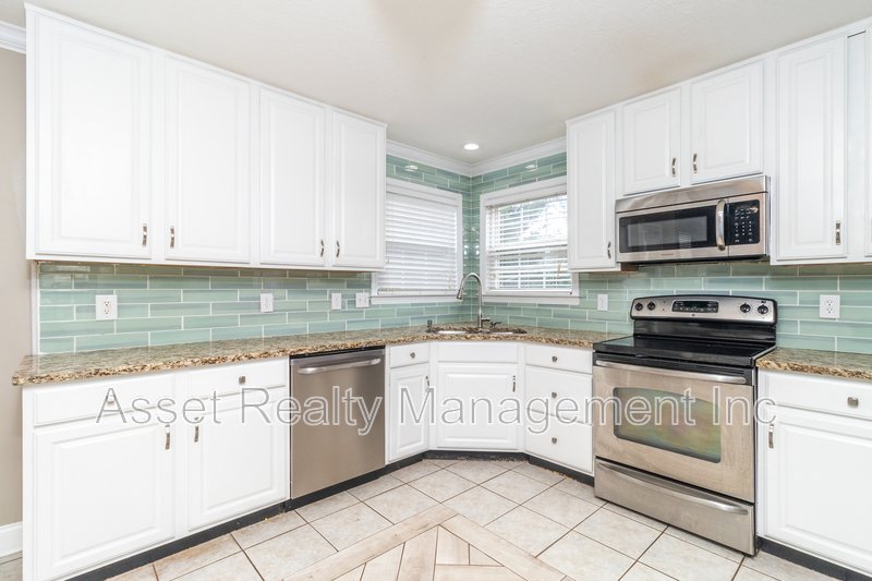 1100 Winterberry Lane property image