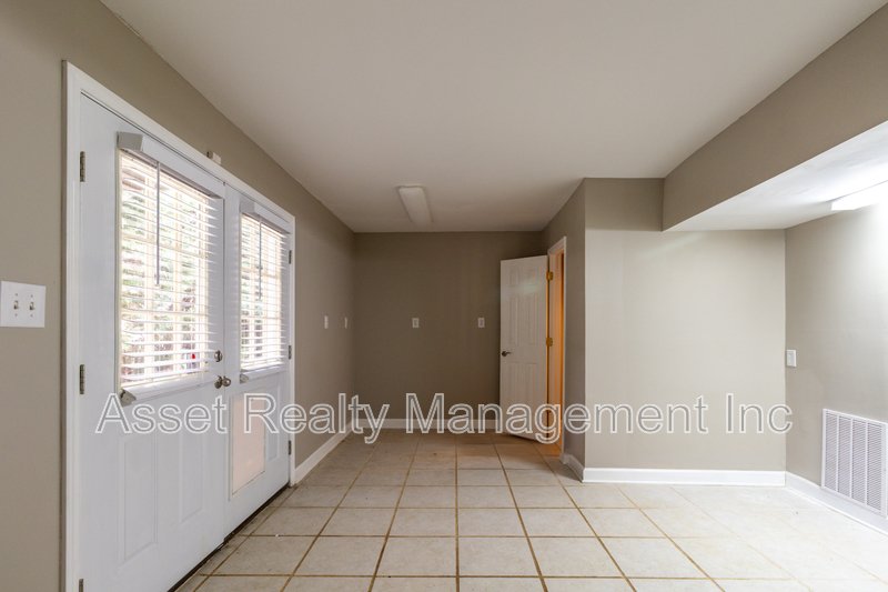 1100 Winterberry Lane property image