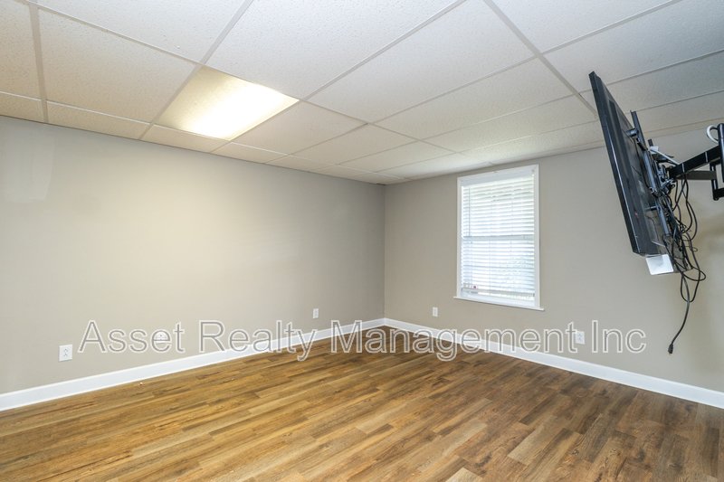 1100 Winterberry Lane property image