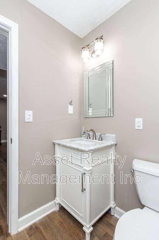 1100 Winterberry Lane property image