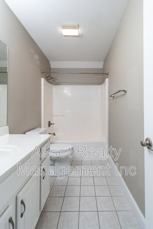 1100 Winterberry Lane property image