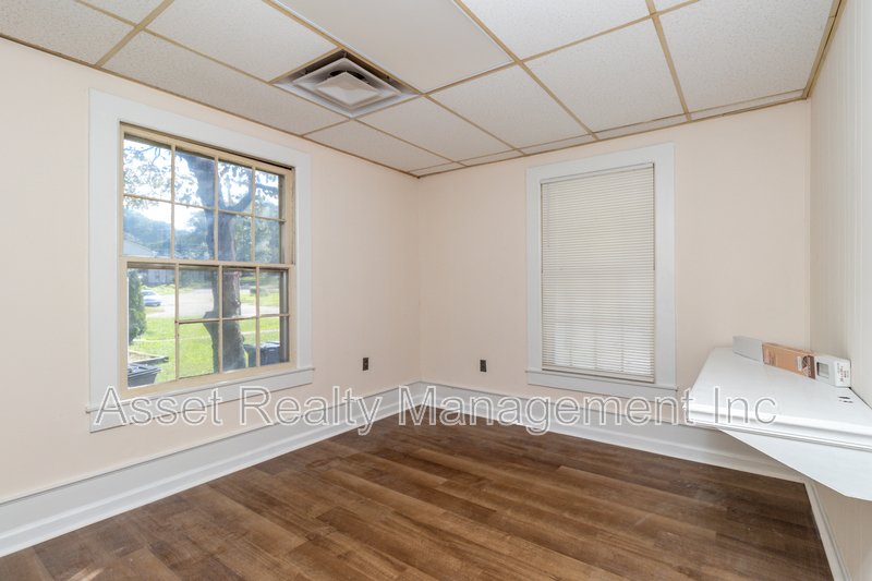 221 Hawthorne Avenue - 2 property image