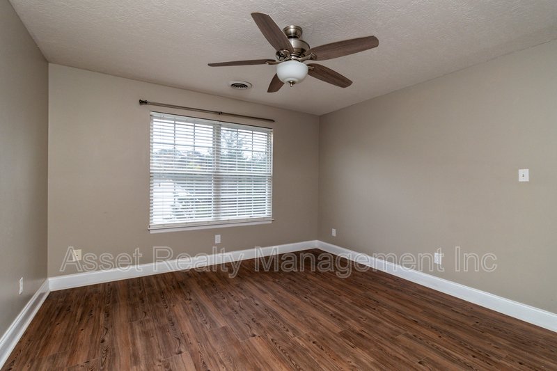 1100 Winterberry Lane property image