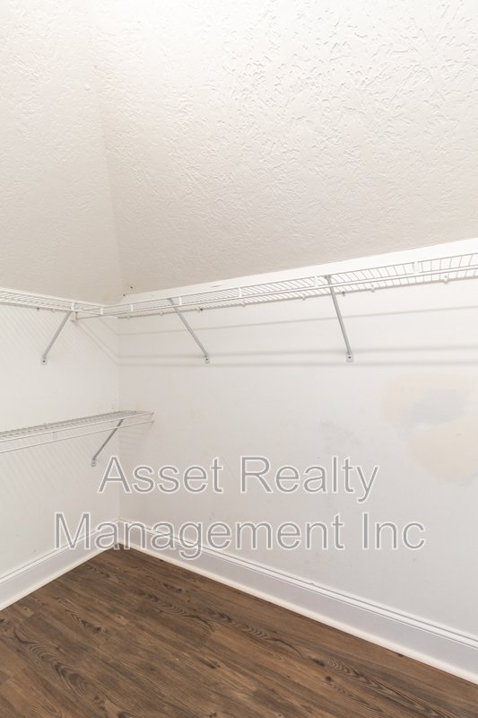 1100 Winterberry Lane property image