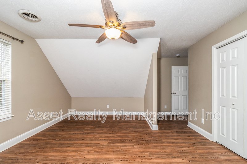 1100 Winterberry Lane property image