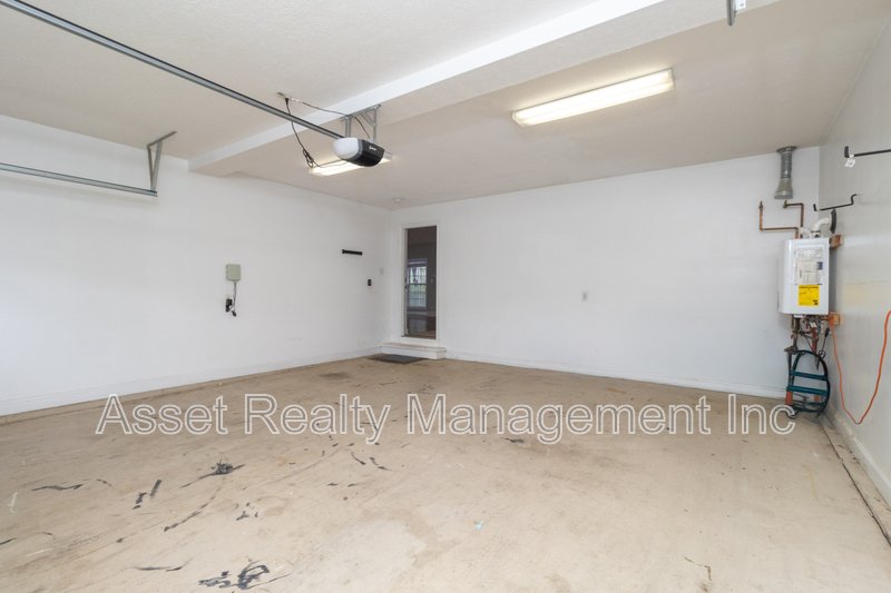 1100 Winterberry Lane property image