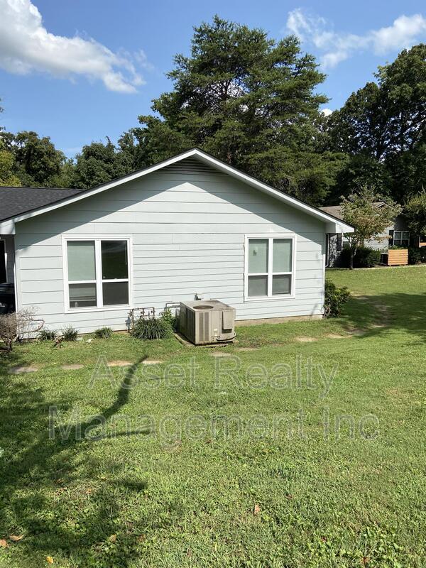 718 Shadycrest Drive property image