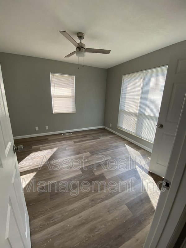 718 Shadycrest Drive property image