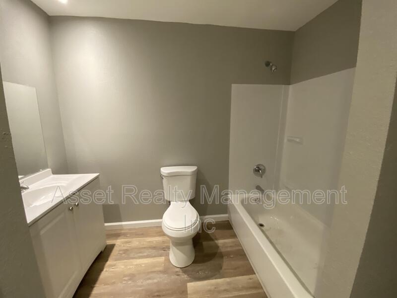 718 Shadycrest Drive property image