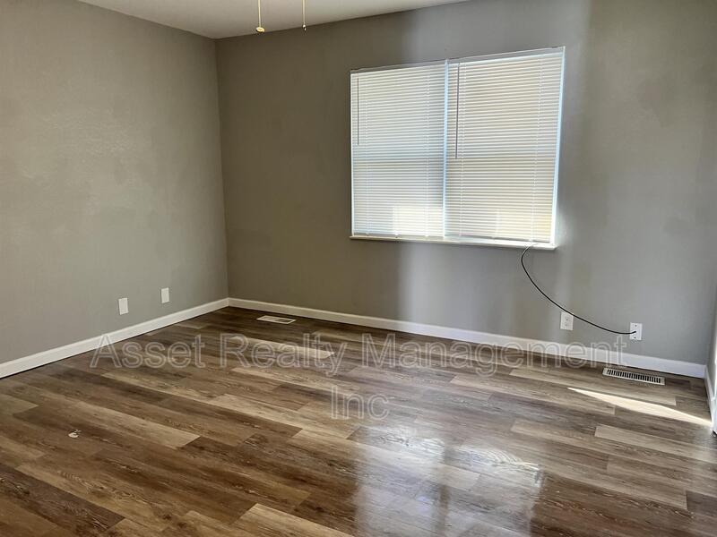 718 Shadycrest Drive property image