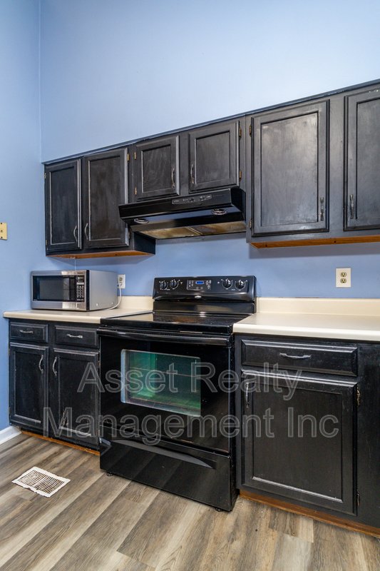 1405 Wenlock Road property image