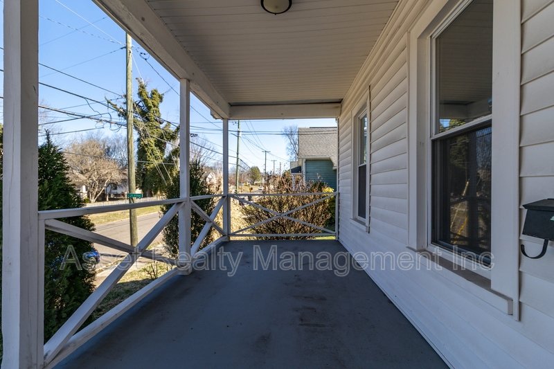 1900 Edgewood Avenue property image